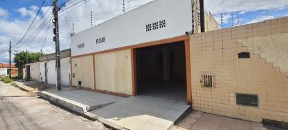 Excelente casa com 3 Quartos no Bairro Aruana.