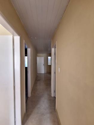 Excelente casa com 3 Quartos no Bairro Aruana.