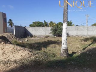 Lote a 500m da praia em rua pública - no Robalo