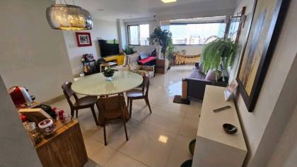Excelente apartamento com 2 quartos, sendo duas suítes no Condomínio Jouberto Uchoa.