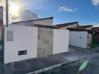 ? Casa à venda em condomínio fechado!
