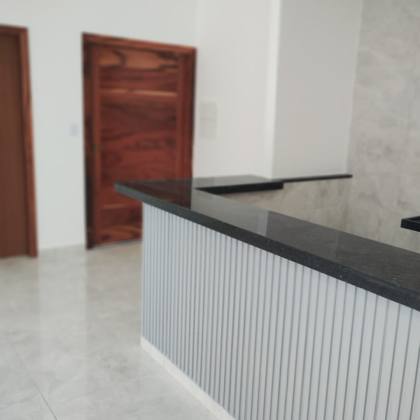 Excelente casa com 2 quartos, sendo um suíte no Luar da Barra II.