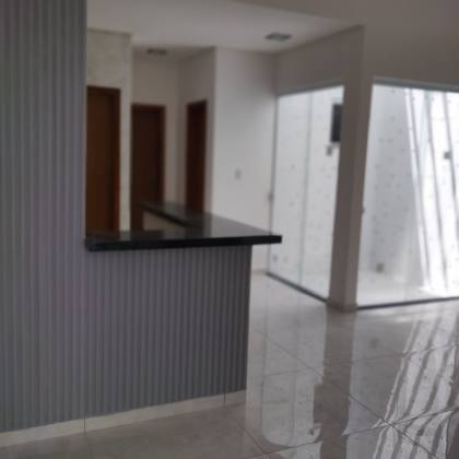 Excelente casa com 2 quartos, sendo um suíte no Luar da Barra II.