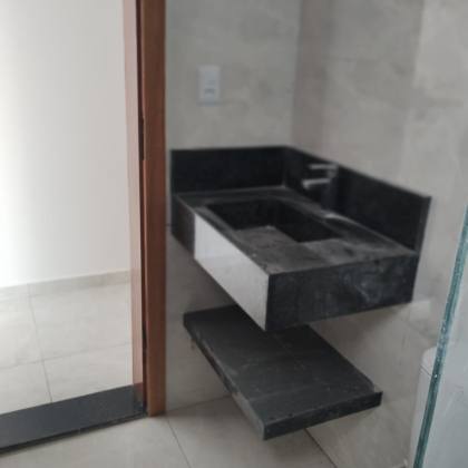 Excelente casa com 2 quartos, sendo um suíte no Luar da Barra II.