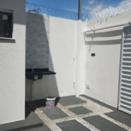 Excelente casa com 2 quartos, sendo um suíte no Luar da Barra II.