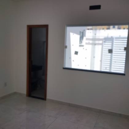 Excelente casa com 2 quartos, sendo um suíte no Luar da Barra II.