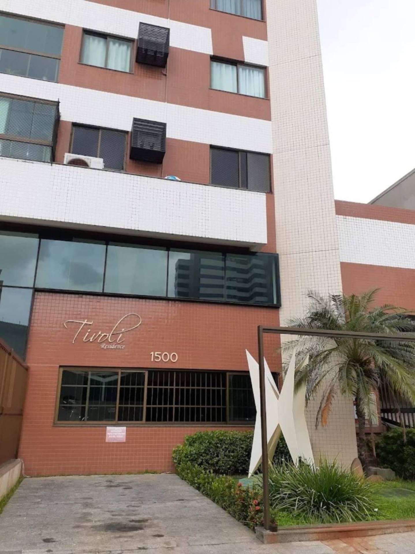 Excelente apartamento reformado com 3 quartos, sendo um suíte no Tivoli Residence, Bairro Jardins.