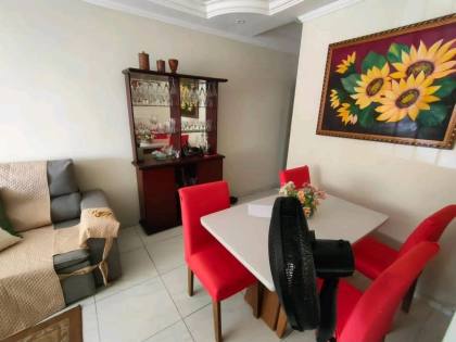 Apartamento com 3 quartos, sendo um suíte no Condomínio Santa Cecília, Bairro Atalaia.
