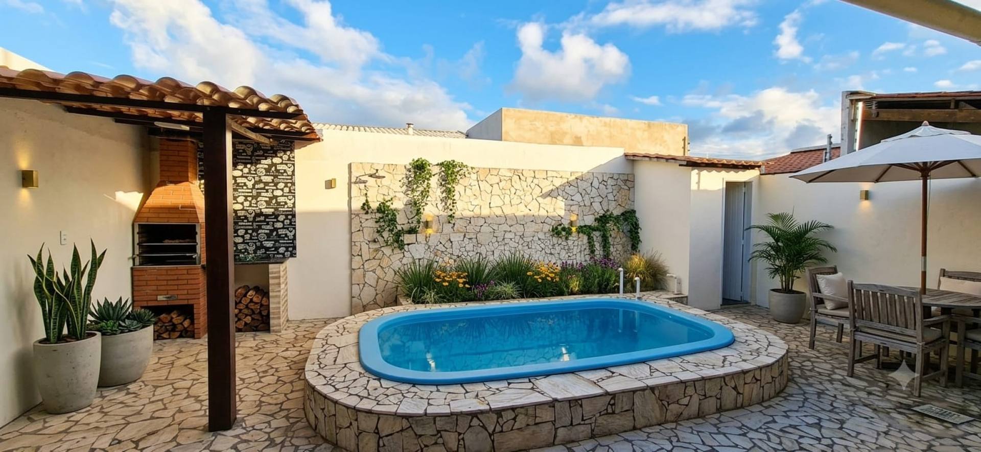 2/4 com Piscina na Aruana