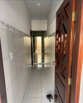 Linda casa com 3 quartos, sendo um suíte no Bairro Santo Antônio.