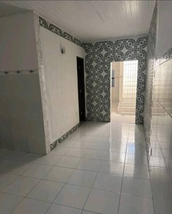 Linda casa com 3 quartos, sendo um suíte no Bairro Santo Antônio.