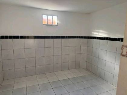 Linda casa com 3 quartos, sendo um suíte no Bairro Santo Antônio.