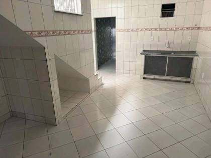 Linda casa com 3 quartos, sendo um suíte no Bairro Santo Antônio.