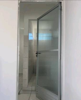Linda casa com 3 quartos, sendo um suíte no Bairro Santo Antônio.