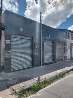 Vendo prédio com 2 pontos comerciais e casa no fundo