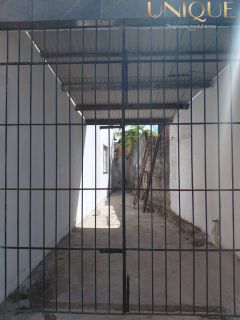 Vendo prédio com 2 pontos comerciais e casa no fundo