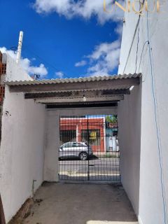 Vendo prédio com 2 pontos comerciais e casa no fundo