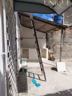 Vendo prédio com 2 pontos comerciais e casa no fundo