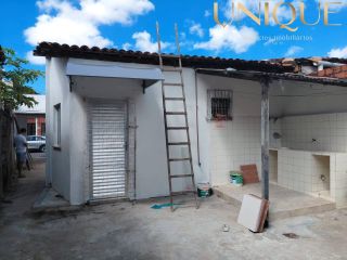 Vendo prédio com 2 pontos comerciais e casa no fundo