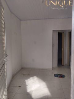 Vendo prédio com 2 pontos comerciais e casa no fundo