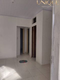 Vendo prédio com 2 pontos comerciais e casa no fundo