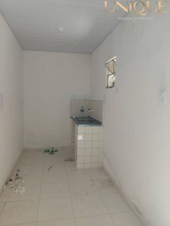 Vendo prédio com 2 pontos comerciais e casa no fundo