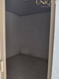 Vendo prédio com 2 pontos comerciais e casa no fundo