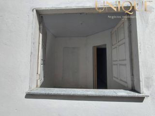 Vendo prédio com 2 pontos comerciais e casa no fundo