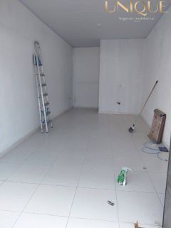 Vendo prédio com 2 pontos comerciais e casa no fundo