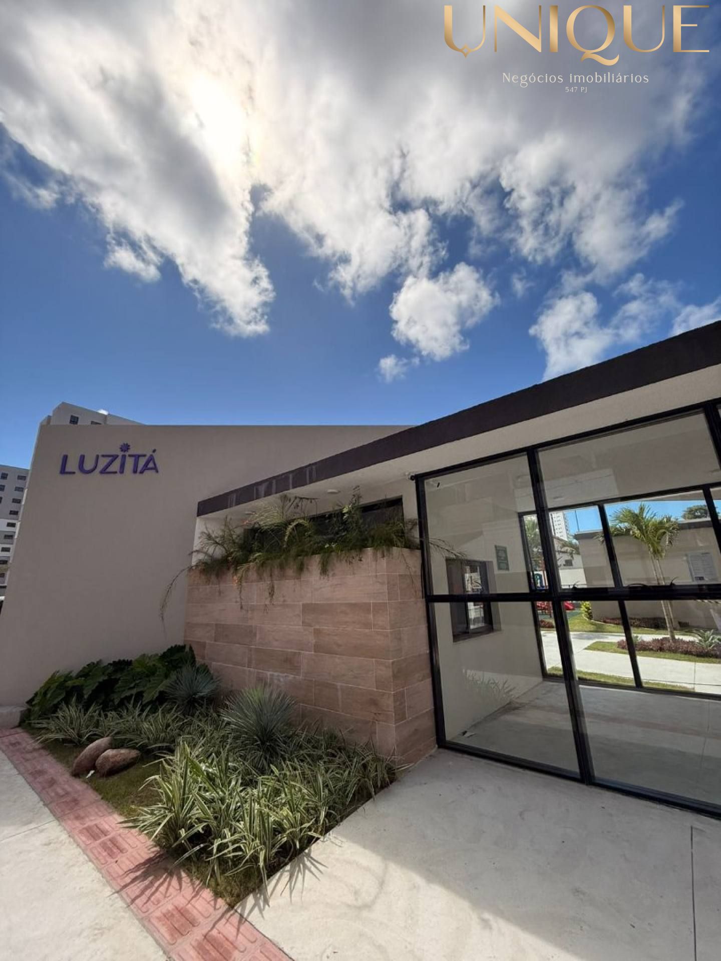 LUZITÁ TÉRREO DE 2/4 E 1 SUÍTE SEM GIARDINO