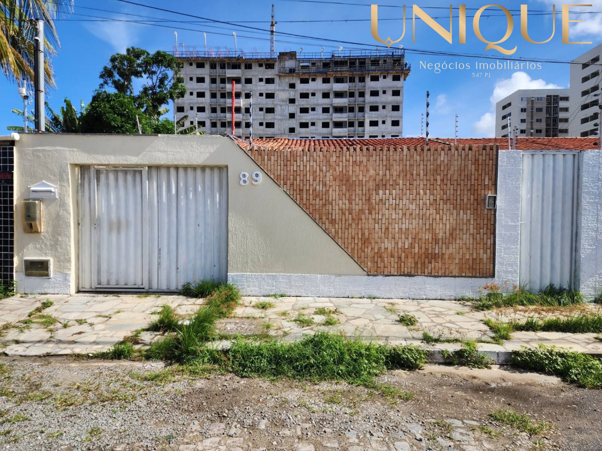Casa de 2/4 e 1 suíte na Aruana