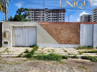 Casa de 2/4 e 1 suíte na Aruana