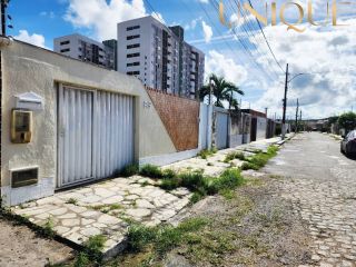 Casa de 2/4 e 1 suíte na Aruana