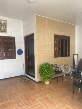 Casa com ponto comercial no João Alves