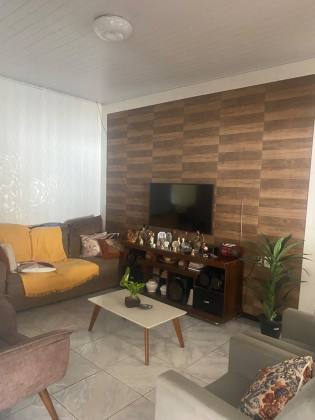 Casa com ponto comercial no João Alves