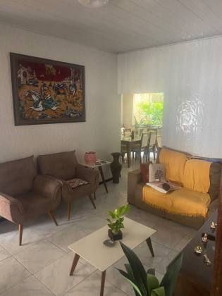 Casa com ponto comercial no João Alves