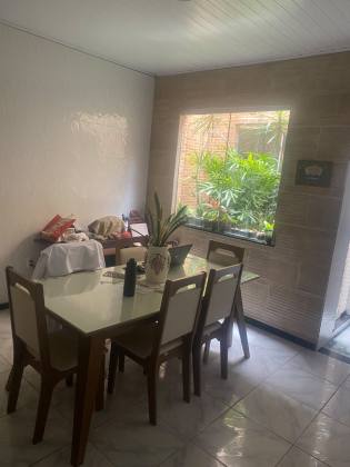 Casa com ponto comercial no João Alves