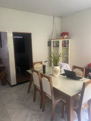 Casa com ponto comercial no João Alves