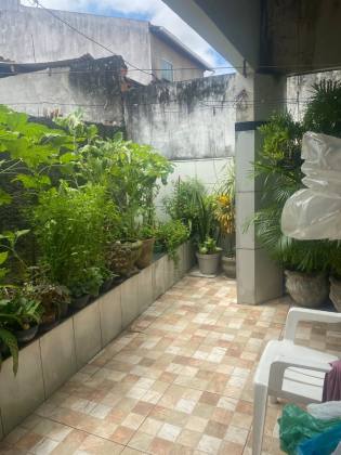 Casa com ponto comercial no João Alves