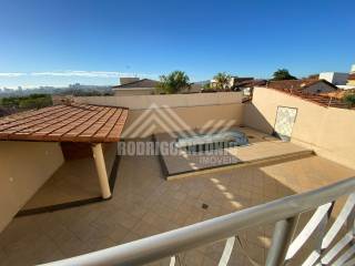 Linda casa em excelente localização no Bairro Ibituruna