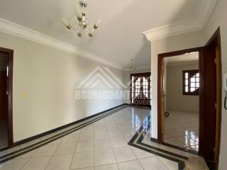 Linda casa em excelente localização no Bairro Ibituruna