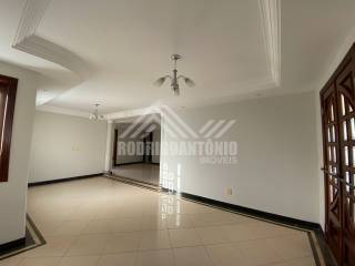 Linda casa em excelente localização no Bairro Ibituruna