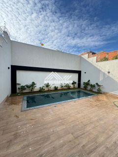 Linda Casa à Venda no bairro Ibituruna!