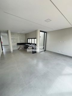 Linda Casa à Venda no bairro Ibituruna!
