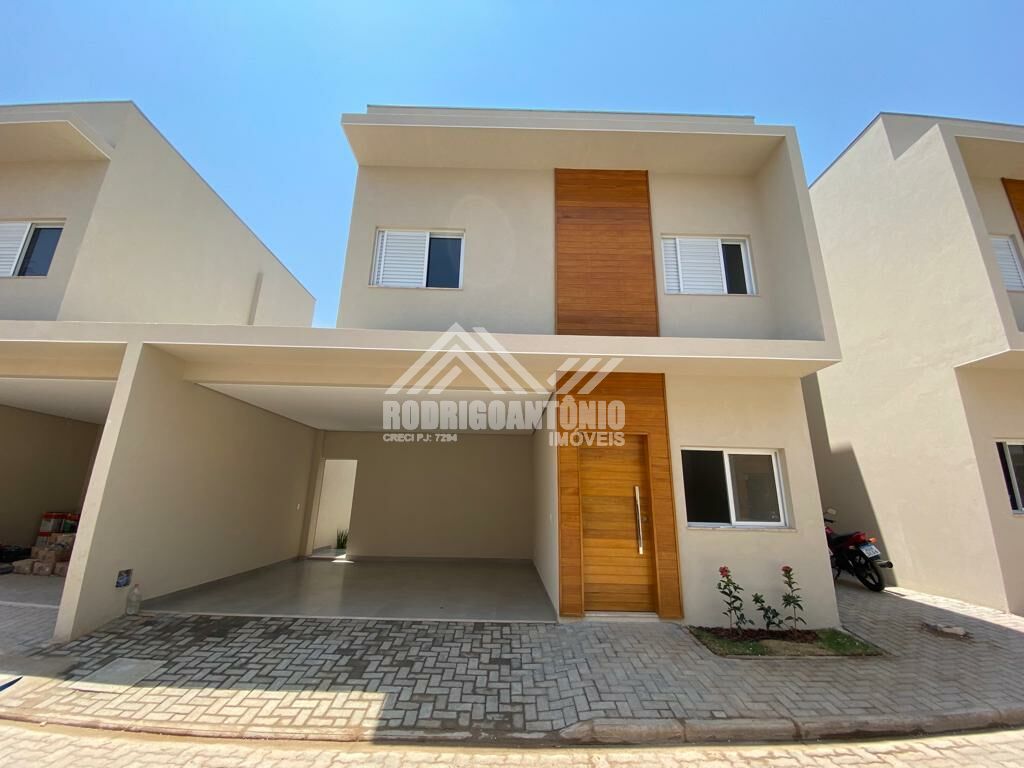 Casa a venda no condomínio Villa Real