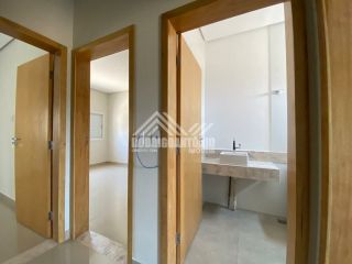 Casa a venda no condomínio Villa Real
