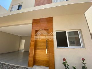 Casa a venda no condomínio Villa Real