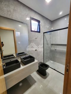 Linda casa no Villa Segura - Condomínio fechado!