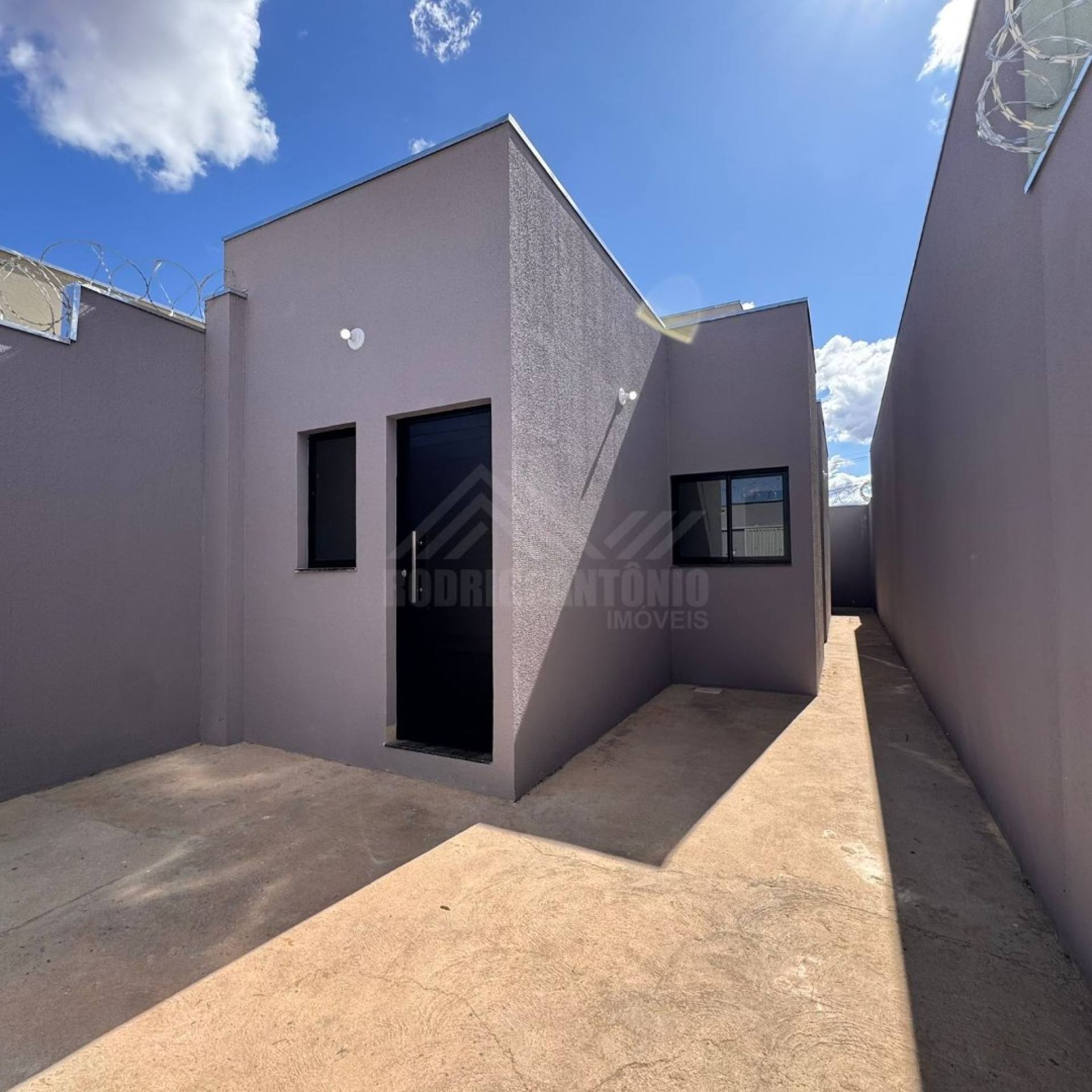 Casa com DOCUMENTAÇÃO INCLUSA no Bairro Jardim Olímpico