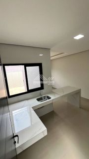 Casa com excelente acabamento no Bairro Jardim Olímpico